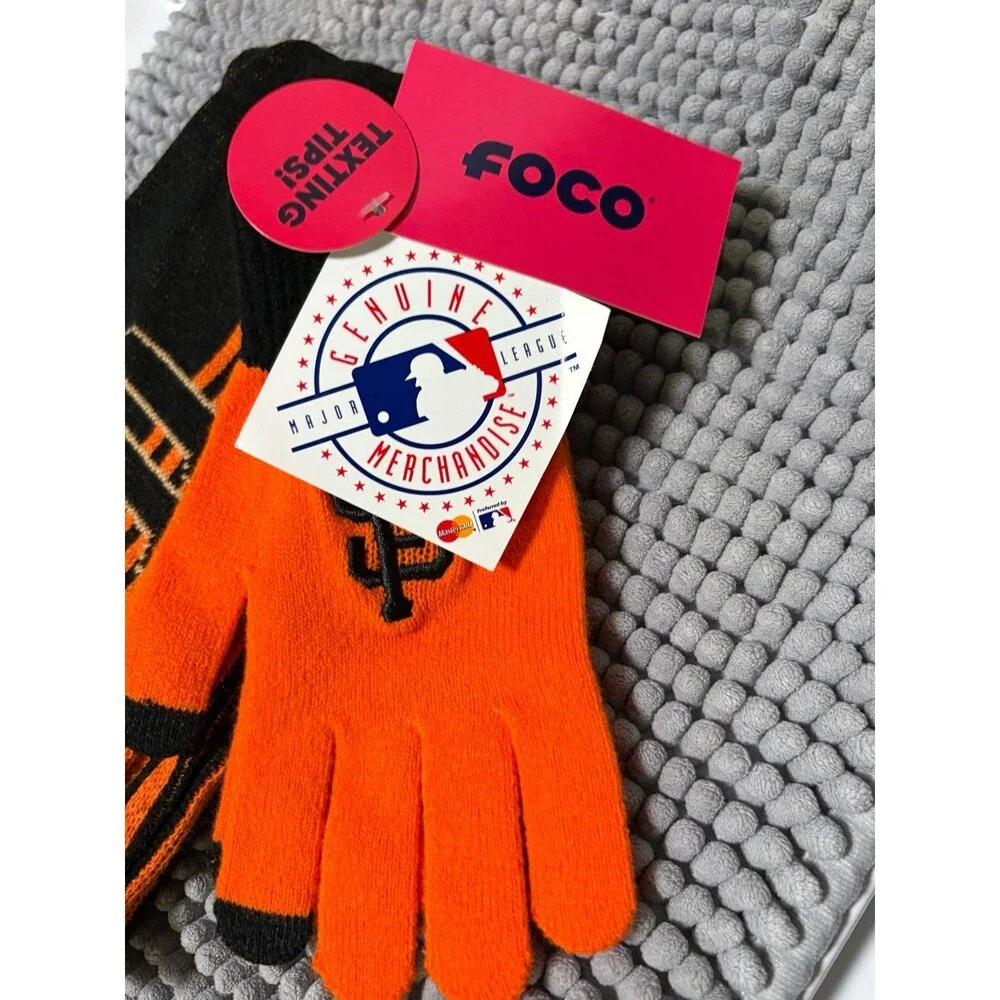 Women's San Francisco Giants Orange Gloves & Scarf Set NWT